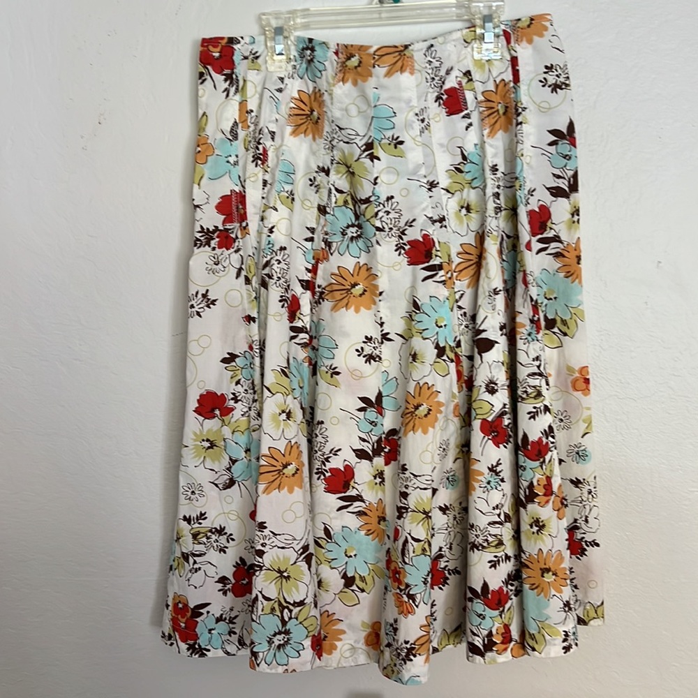 Cabi floral skirt size 6 - Picture 3 of 4